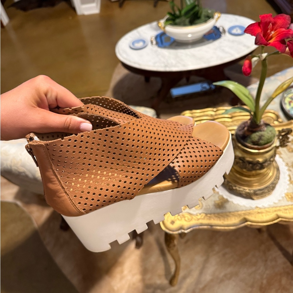 Stylish Tan Wedge Sandals